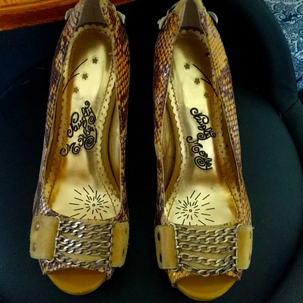 Naughty Monkey gold leather shoes, 8m